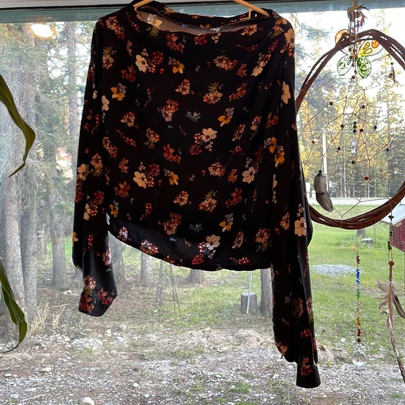Melow par Melissa Bolduc Tops - Floral crop top with long sleeves